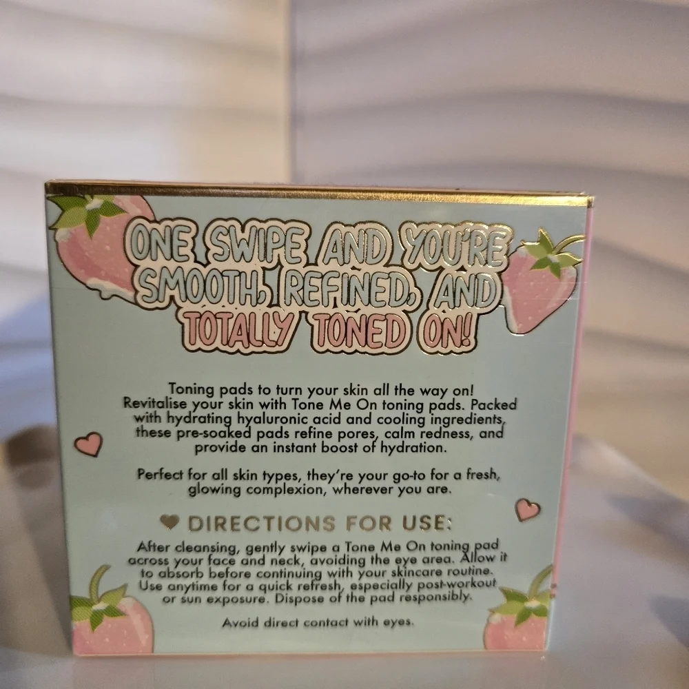 P.Louise Tone On Me Strawberry Snowflake Toning Pads
